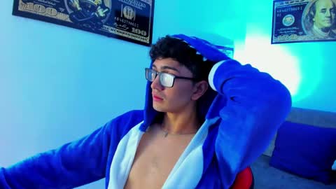 Snapshot of tylerwhiite_ chatting on January 2025 03:11:01 AM online show from January 2025 03:11:01 AM