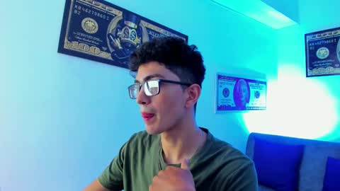 Snapshot of tylerwhiite_ chatting on January 2025 09:39:01 AM online show from January 2025 09:39:01 AM