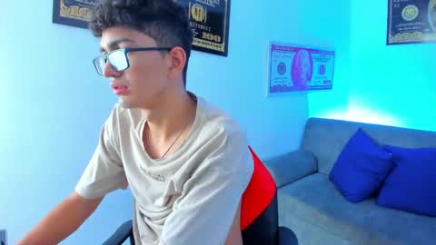 Snapshot of tylerwhiite_ chatting on January 2025 06:34:01 AM online show from January 2025 06:34:01 AM