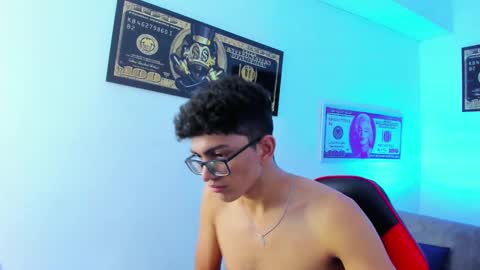 Snapshot of tylerwhiite_ chatting on January 2025 06:27:02 AM online show from January 2025 06:27:02 AM