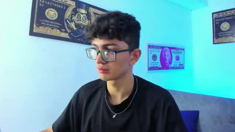 Snapshot of tylerwhiite_ chatting on January 2025 03:01:02 AM online show from January 2025 03:01:02 AM