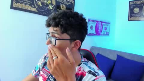 Snapshot of tylerwhiite_ chatting on January 2025 02:48:01 AM online show from January 2025 02:48:01 AM