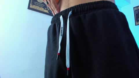 Snapshot of tylerwhiite_ chatting on February 2025 06:21:01 AM online show from February 2025 06:21:01 AM