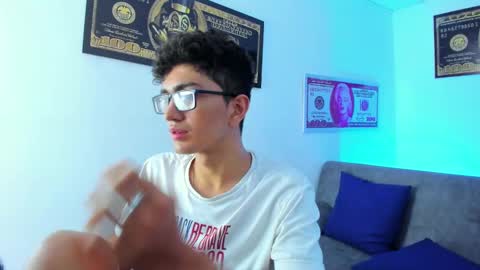 Snapshot of tylerwhiite_ chatting on February 2025 09:21:02 AM online show from February 2025 09:21:02 AM