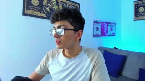 Snapshot of tylerwhiite_ chatting on February 2025 07:30:02 AM online show from February 2025 07:30:02 AM