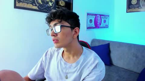 Snapshot of tylerwhiite_ chatting on February 2025 03:11:02 AM online show from February 2025 03:11:02 AM