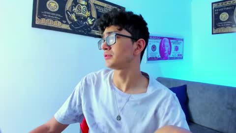 Snapshot of tylerwhiite_ chatting on February 2025 06:57:01 AM online show from February 2025 06:57:01 AM