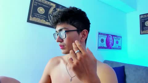 Snapshot of tylerwhiite_ chatting on February 2025 05:52:01 AM online show from February 2025 05:52:01 AM