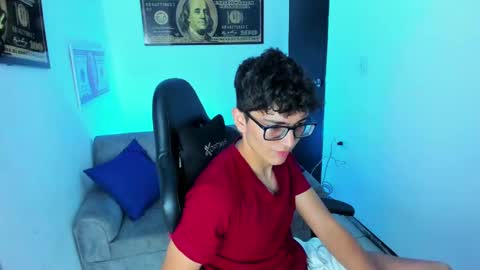 Snapshot of tylerwhiite_ chatting on February 2025 03:12:01 AM online show from February 2025 03:12:01 AM