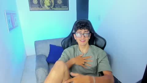 Snapshot of tylerwhiite_ chatting on February 2025 02:58:01 AM online show from February 2025 02:58:01 AM