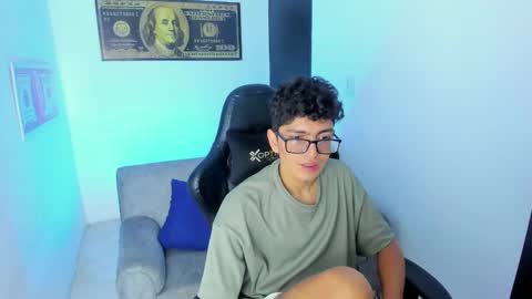 Snapshot of tylerwhiite_ chatting on February 2025 06:33:01 AM online show from February 2025 06:33:01 AM