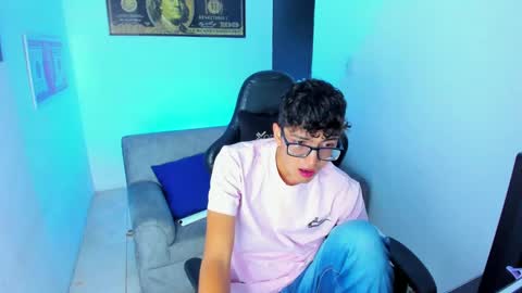 Snapshot of tylerwhiite_ chatting on February 2025 02:49:01 AM online show from February 2025 02:49:01 AM