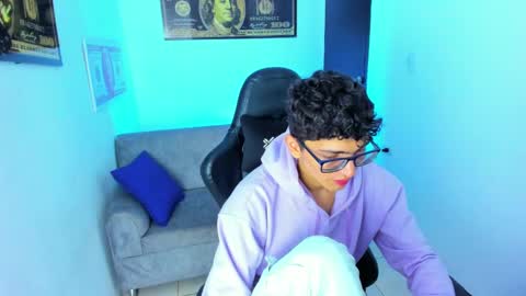 Snapshot of tylerwhiite_ chatting on February 2025 02:56:02 AM online show from February 2025 02:56:02 AM