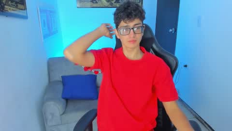 Snapshot of tylerwhiite_ chatting on February 2025 03:09:02 AM online show from February 2025 03:09:02 AM