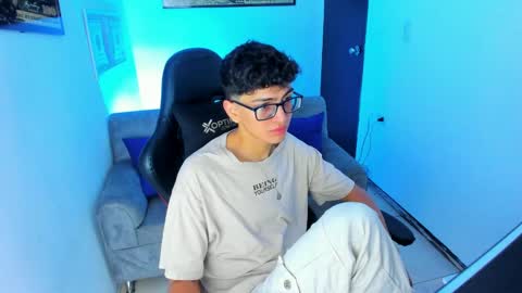 Snapshot of tylerwhiite_ chatting on February 2025 02:59:02 AM online show from February 2025 02:59:02 AM