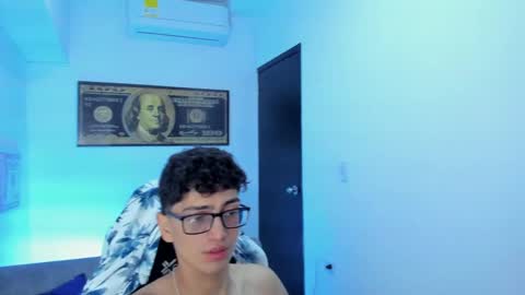 Snapshot of tylerwhiite_ chatting on February 2025 06:22:01 AM online show from February 2025 06:22:01 AM