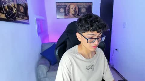 Snapshot of tylerwhiite_ chatting on February 2025 06:04:01 AM online show from February 2025 06:04:01 AM