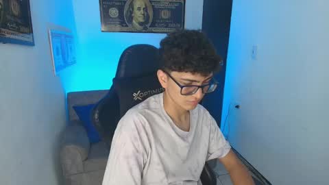 Snapshot of tylerwhiite_ chatting on February 2025 03:25:01 AM online show from February 2025 03:25:01 AM