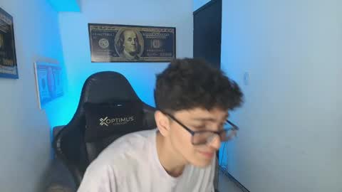 Snapshot of tylerwhiite_ chatting on February 2025 06:29:01 AM online show from February 2025 06:29:01 AM