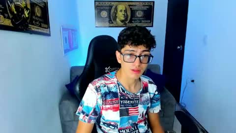 Snapshot of tylerwhiite_ chatting on February 2025 03:04:02 AM online show from February 2025 03:04:02 AM