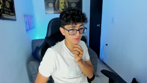 Snapshot of tylerwhiite_ chatting on March 2025 02:59:02 AM online show from March 2025 02:59:02 AM