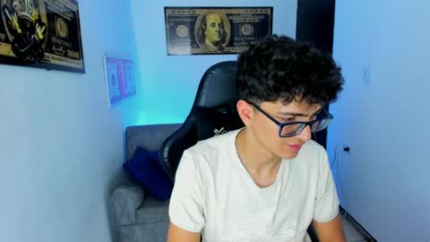 Snapshot of tylerwhiite_ chatting on March 2025 06:03:01 AM online show from March 2025 06:03:01 AM