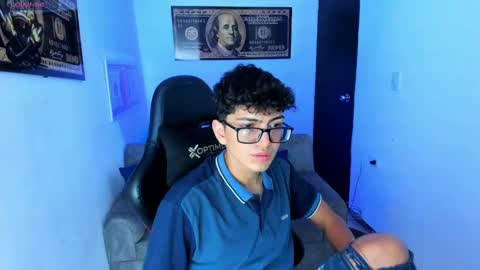 Snapshot of tylerwhiite_ chatting on March 2025 02:27:02 AM online show from March 2025 02:27:02 AM