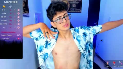 Snapshot of tylerwhiite_ chatting on March 2025 05:40:01 AM online show from March 2025 05:40:01 AM