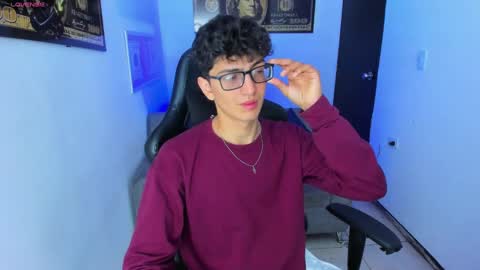 Snapshot of tylerwhiite_ chatting on March 2025 03:19:01 AM online show from March 2025 03:19:01 AM