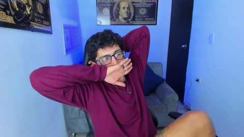 Snapshot of tylerwhiite_ chatting on March 2025 09:29:01 AM online show from March 2025 09:29:01 AM