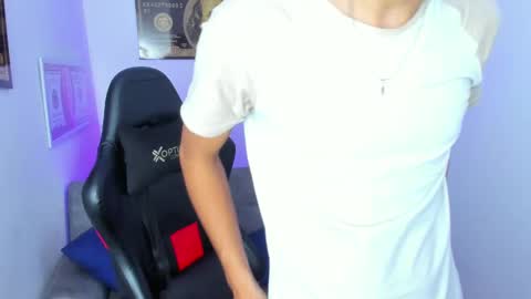 Snapshot of tylerwhiite_ chatting on March 2025 03:11:02 AM online show from March 2025 03:11:02 AM