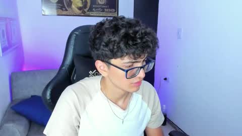 Snapshot of tylerwhiite_ chatting on March 2025 09:57:01 AM online show from March 2025 09:57:01 AM