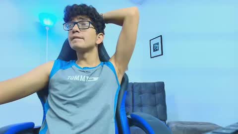 Snapshot of tylerwhiite_ chatting on September 2025 04:45:02 AM online show from September 2025 04:45:02 AM