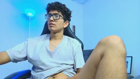 Snapshot of tylerwhiite_ chatting on September 2025 04:56:02 AM online show from September 2025 04:56:02 AM