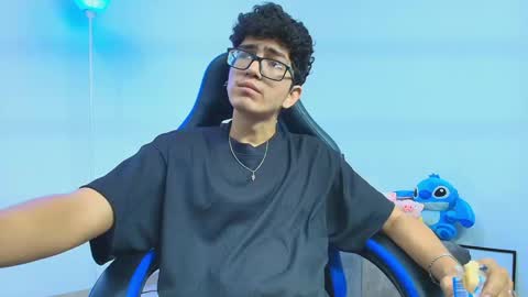 Snapshot of tylerwhiite_ chatting on September 2025 04:12:01 AM online show from September 2025 04:12:01 AM