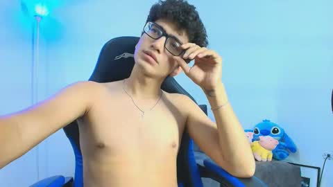 Snapshot of tylerwhiite_ chatting on September 2025 04:04:02 AM online show from September 2025 04:04:02 AM