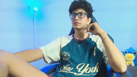 Snapshot of tylerwhiite_ chatting on October 2025 03:45:01 AM online show from October 2025 03:45:01 AM