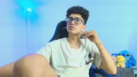 Snapshot of tylerwhiite_ chatting on October 2025 06:22:02 AM online show from October 2025 06:22:02 AM