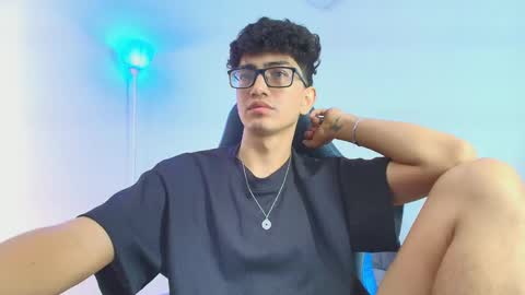 Snapshot of tylerwhiite_ chatting on October 2025 01:42:02 PM online show from October 2025 01:42:02 PM