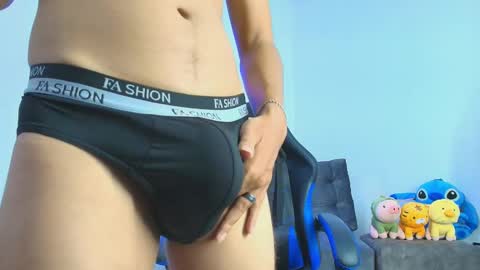 Snapshot of tylerwhiite_ chatting on October 2025 06:13:02 AM online show from October 2025 06:13:02 AM