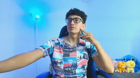 Snapshot of tylerwhiite_ chatting on October 2025 07:58:02 PM online show from October 2025 07:58:02 PM