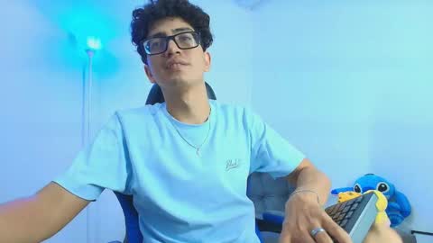 Snapshot of tylerwhiite_ chatting on October 2025 04:01:02 AM online show from October 2025 04:01:02 AM