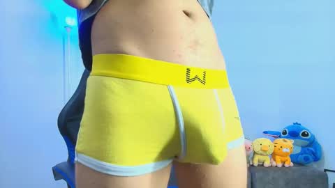 Snapshot of tylerwhiite_ chatting on November 2025 05:43:02 AM online show from November 2025 05:43:02 AM