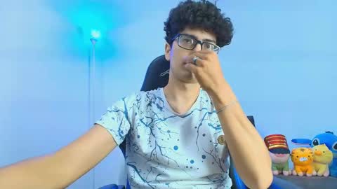 Snapshot of tylerwhiite_ chatting on November 2025 08:11:02 AM online show from November 2025 08:11:02 AM