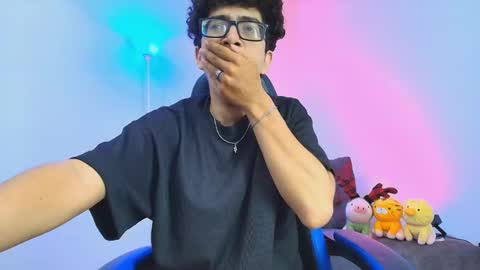 Snapshot of tylerwhiite_ chatting on December 2025 04:11:02 AM online show from December 2025 04:11:02 AM