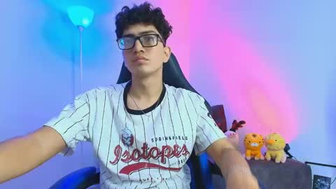   online show from December 2025 03:45:02 AM