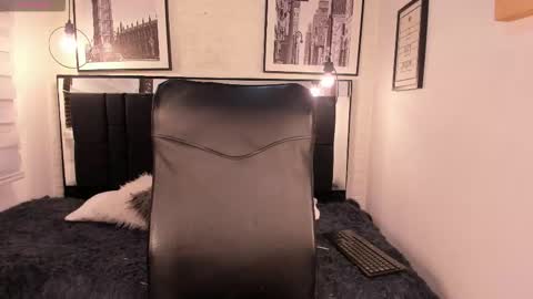 Snapshot of tylla_ chatting on October 2025 03:36:02 AM online show from October 2025 03:36:02 AM