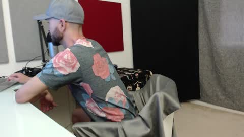 Tyrone Mattias online show from February 2025 08:11:02 PM