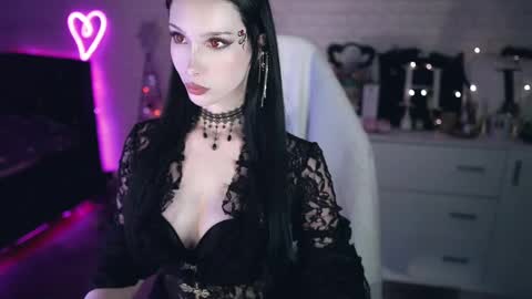 Izzy    online show from February 2025 05:32:02 PM