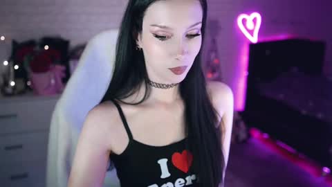 Izzy    online show from February 2025 05:39:02 PM